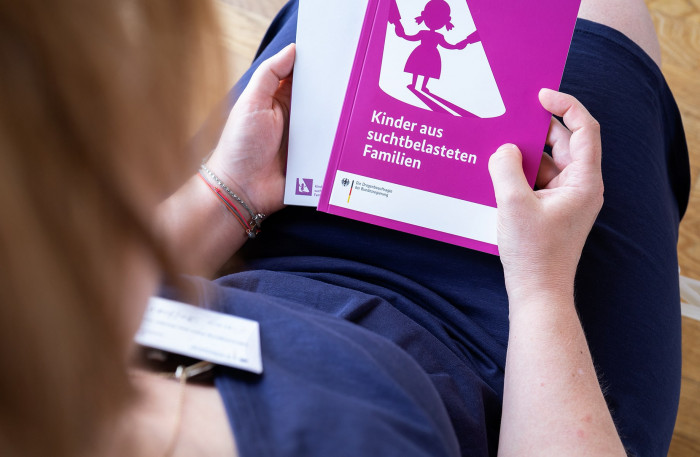 Kinder aus dem Schatten Editorialdesign Logodesign Kinder aus dem Schatten Editorialdesign Logodesign
