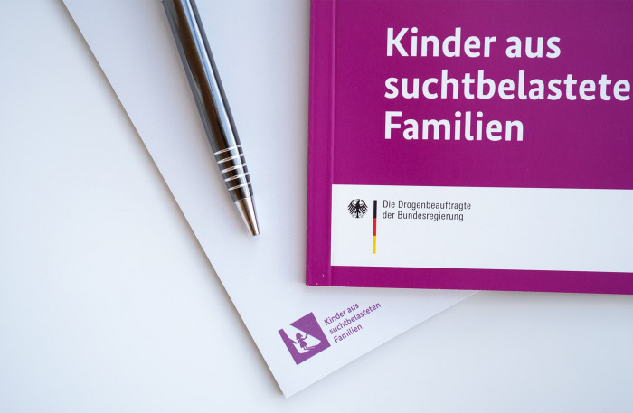 Kinder aus dem Schatten Editorialdesign Logodesign Kinder aus dem Schatten Editorialdesign Logodesign